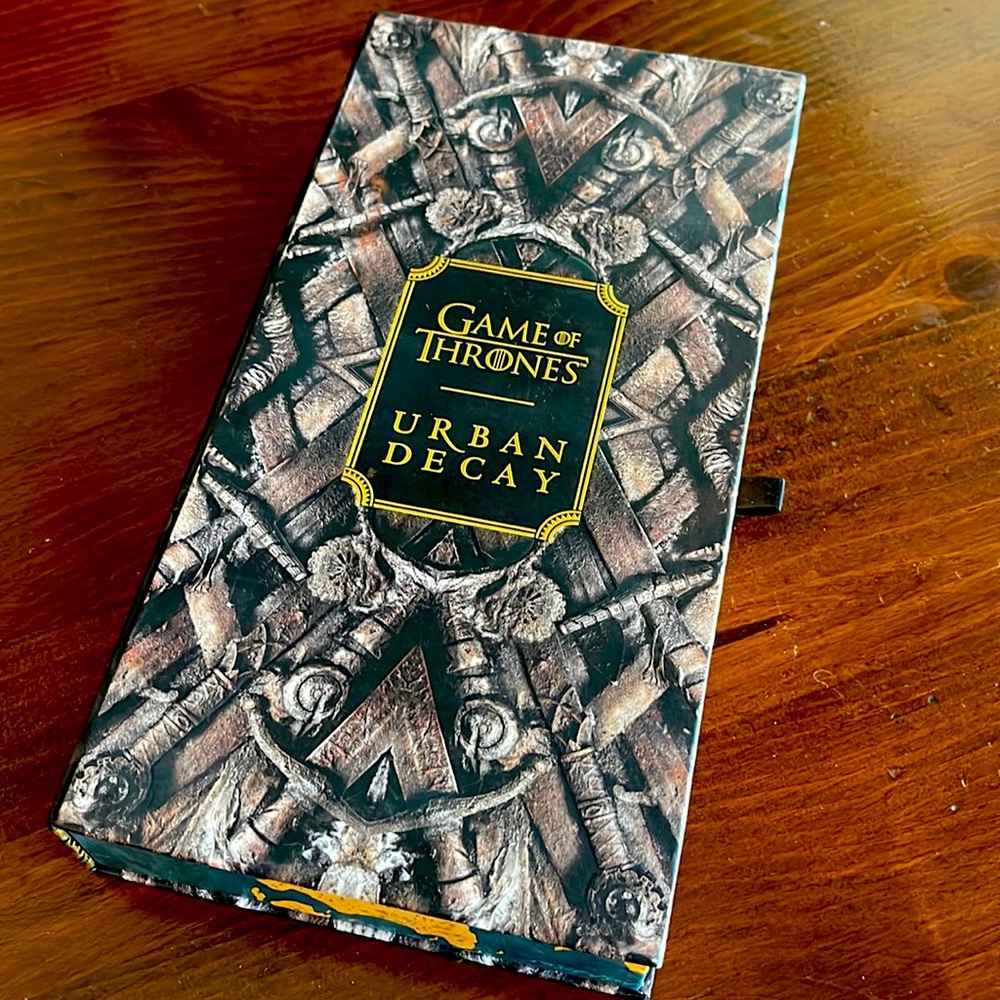 Urban Decay x Game of Thrones Pallet